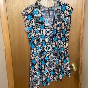 Short sleeved printed tunic top blues golds on black background